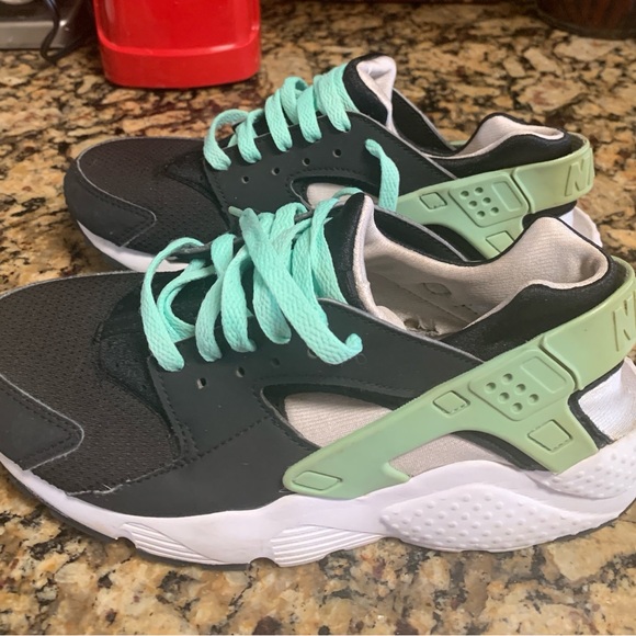 Nike Other - Nike Huarache Black and Green Sneakers with Mesh Upper